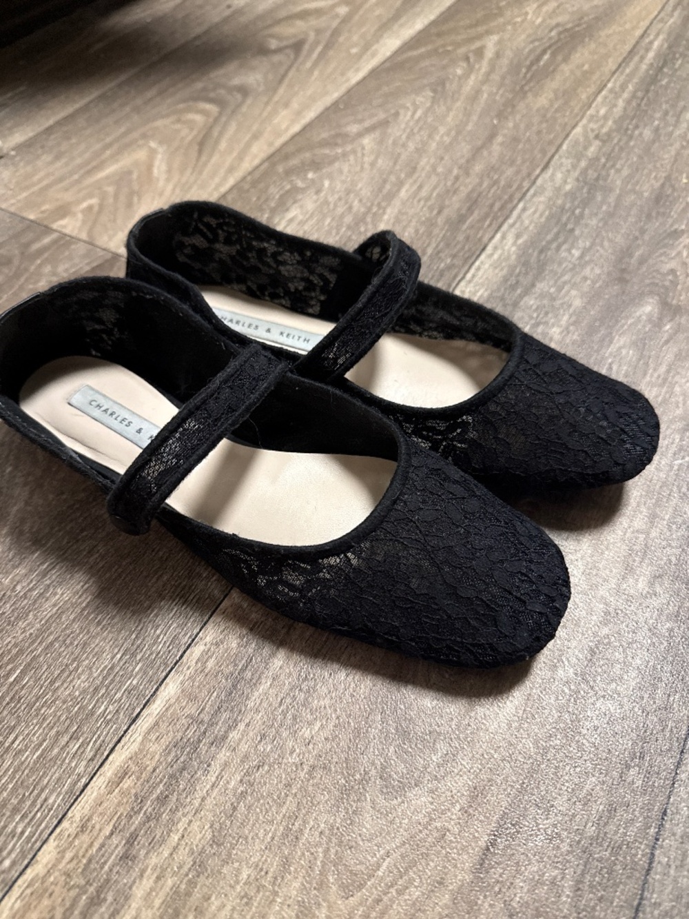 Beautiful ballet flats size 7 Charles&Keith